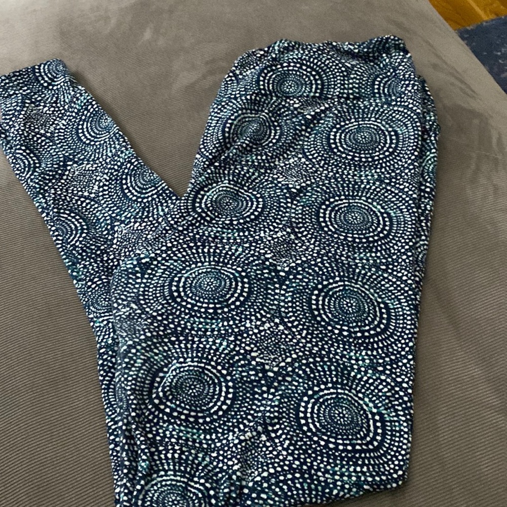 Lularoe tall and curvy tc leggings fun pattern.